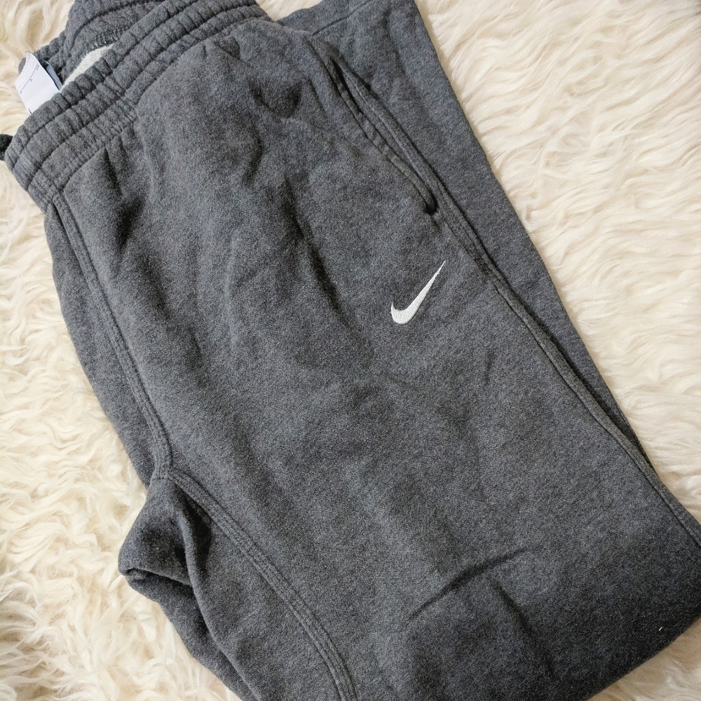 NIKE Sweatpants